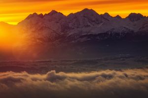 wschod slonca, babia, gora, zima, widok na tatry, fot adam brzoza