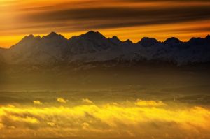 wschod slonca, babia, gora, zima, widok na tatry, fot adam brzoza