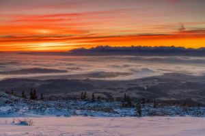 wschod slonca, babia, gora, zima, widok na tatry, fot adam brzoza