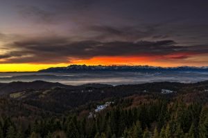 wschod slonca, gorce, magorki, widok na tatry, fot adam brzoza,