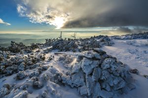 wschod slonca babia gora, widok na tatry, chmury, fot adam brzoza